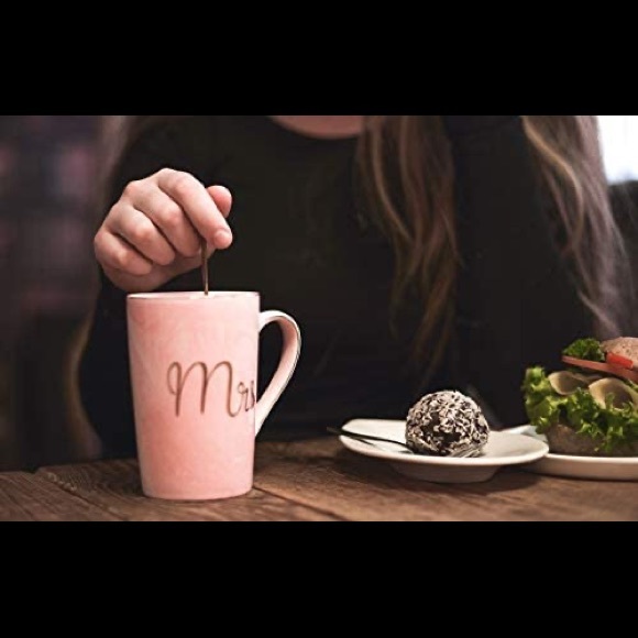 Mr. and Mrs. Coffee Mug Set - Picture 4 of 7